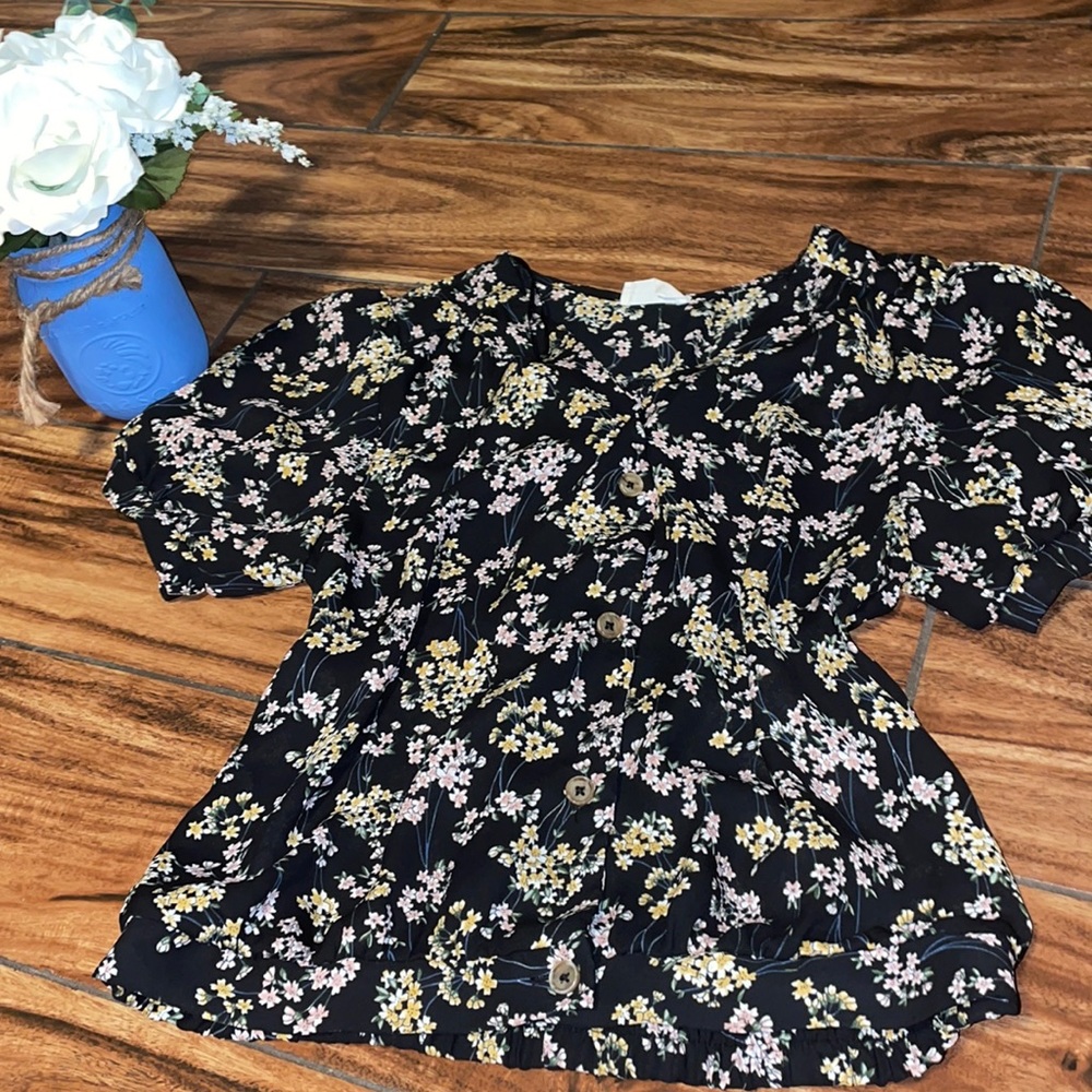 Sienna Sky floral blouse size Small